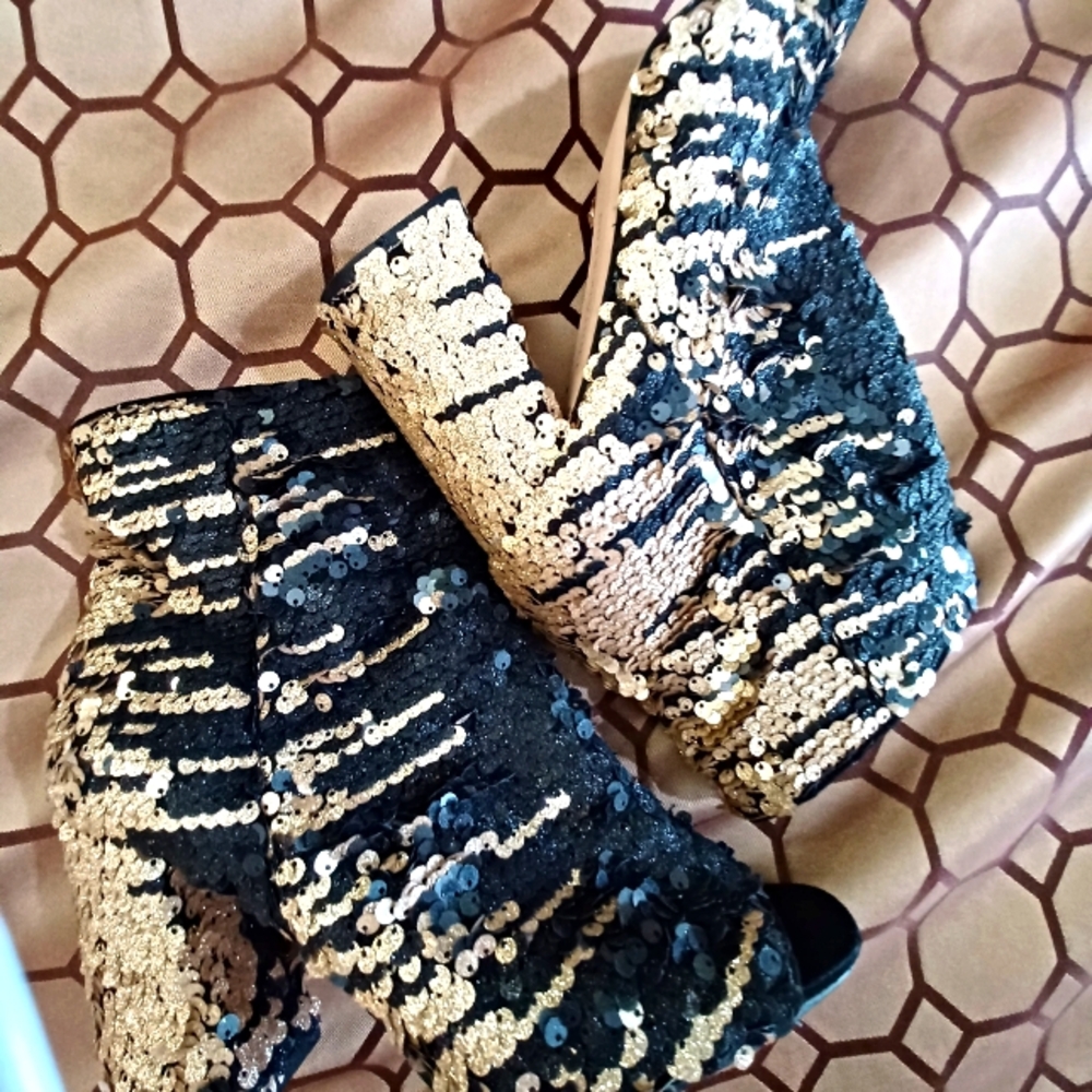 Enzo Angiolini Gold& black sequin booties  Size 10M